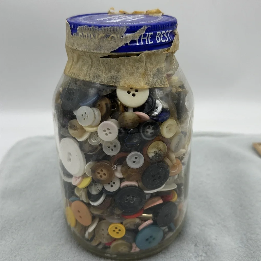 Vintage to Antique Large Jar Mixed Buttons Lot - Picture 3 of 8